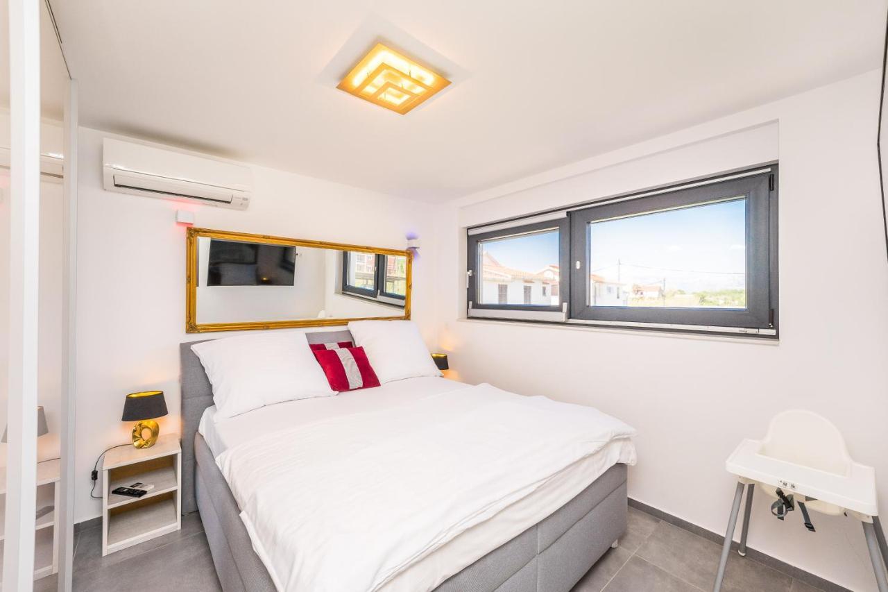 Jamc Dream Familientraum Direkt Am Meer Mit Beheiztem Pool Privlaka  Bagian luar foto